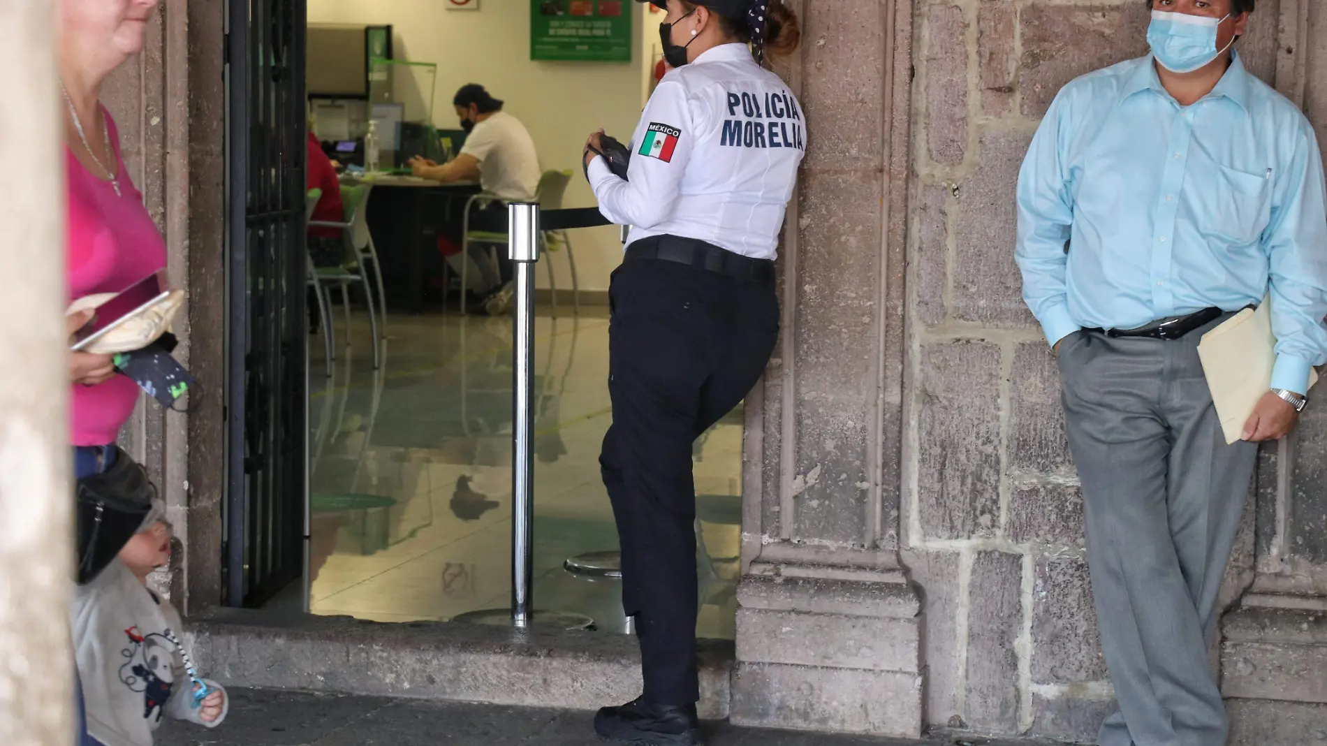 Mujer policía